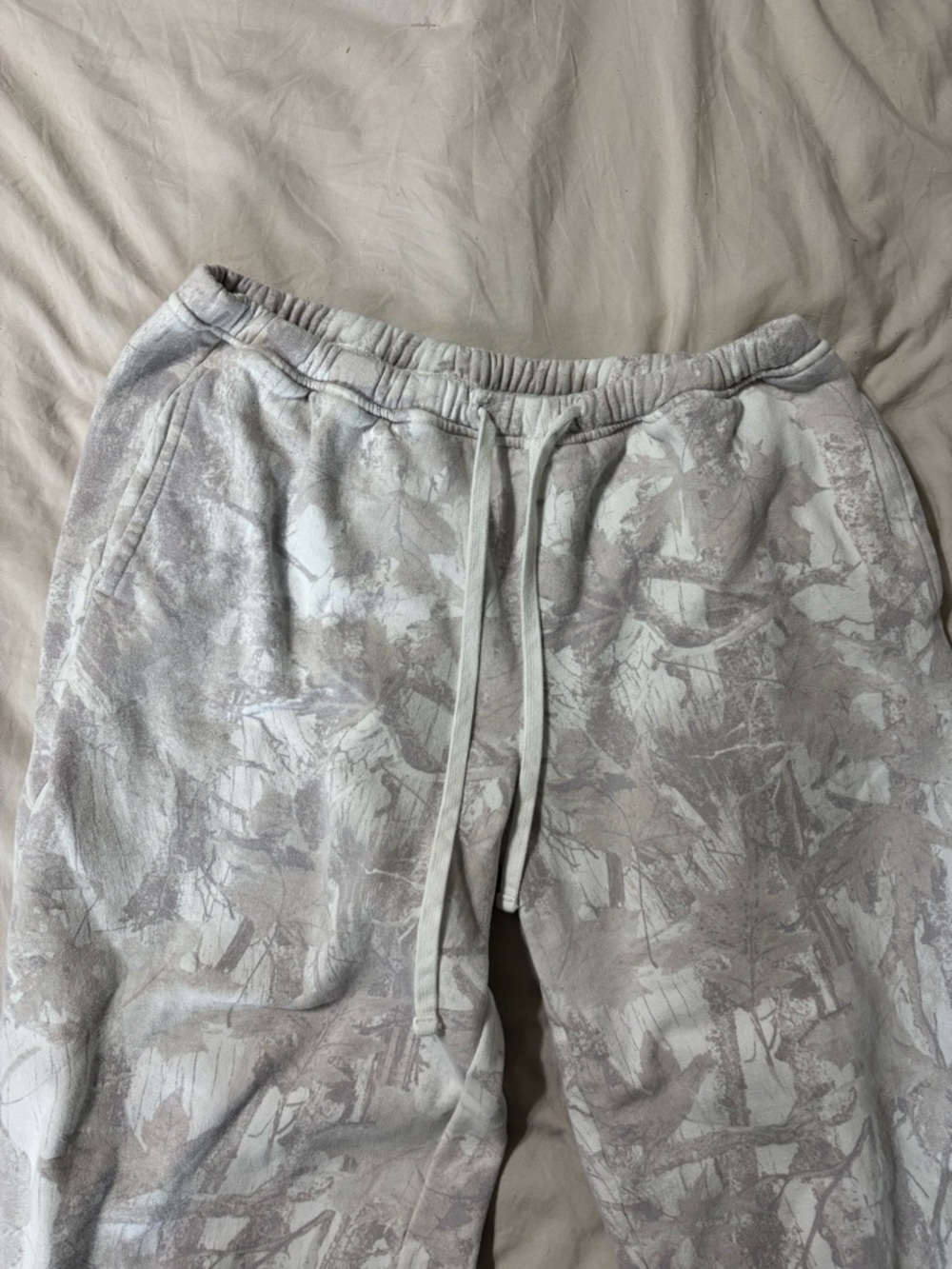 Hollister Gray & White Camouflage Jogger Pants - Picture 2 of 3